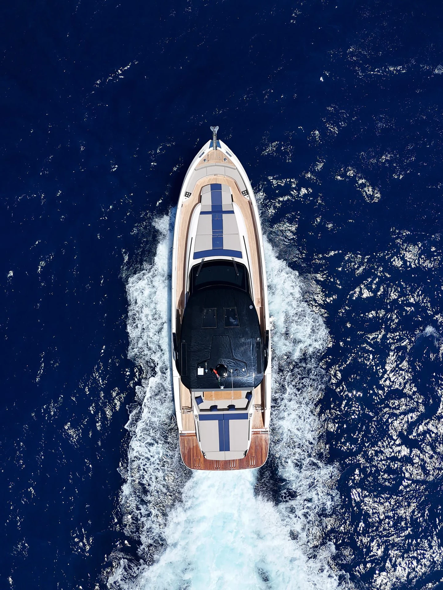 Caiman 54 underway