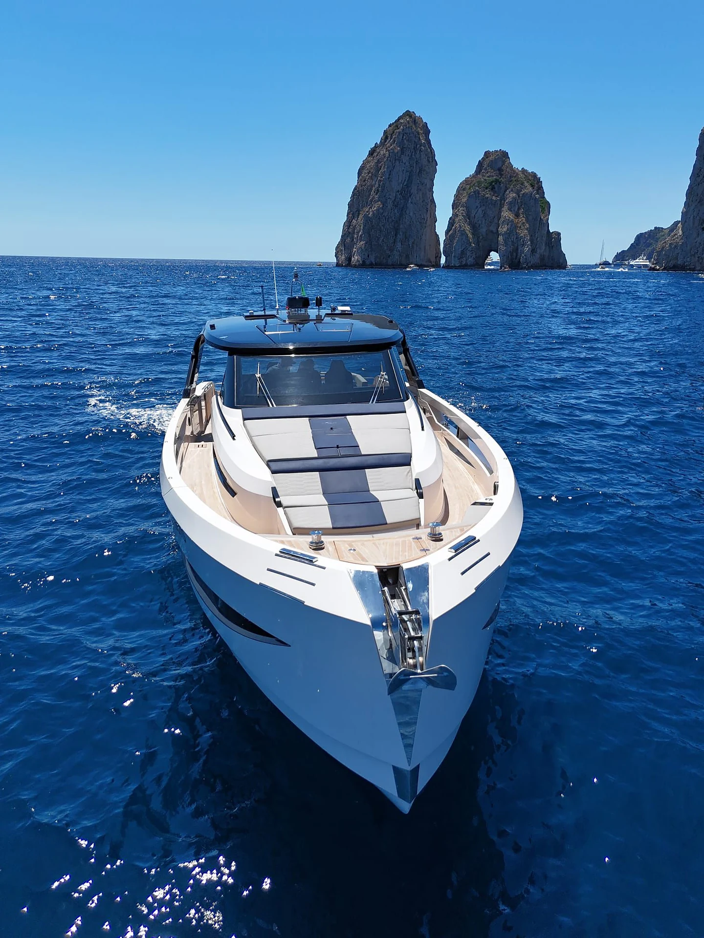 Caiman 54 anchored