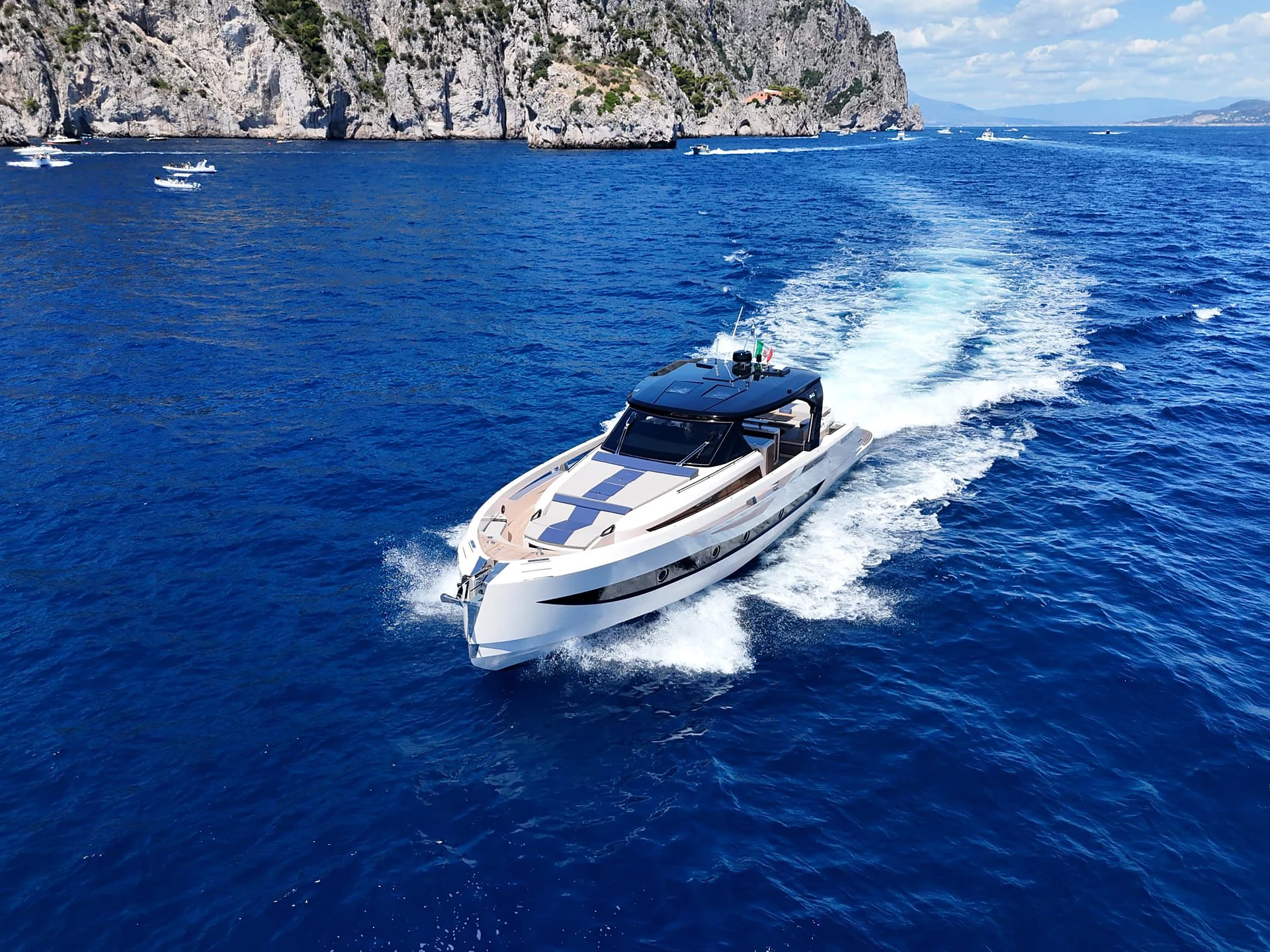 Caiman 54 bow